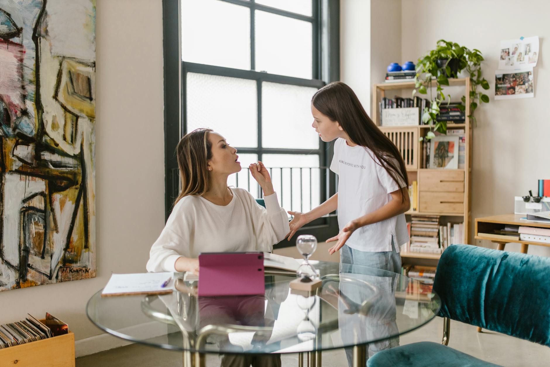 mom and daughter having an argument, illustrating mindfulness techniques in relationships